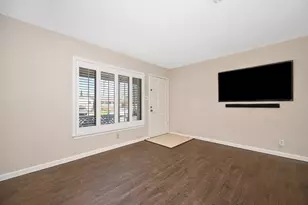 1808 Jamestown Dr, Sacramento, CA 95815 - Photo 12