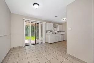 1808 Jamestown Dr, Sacramento, CA 95815 - Photo 14