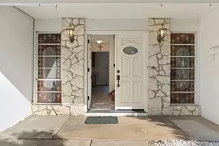 8961 La Riviera Dr, Sacramento, CA 95826 - Photo 2