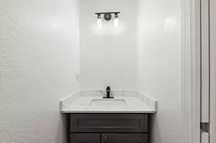 10738 Pleasant Valley Cir, Stockton, CA 95209 - Photo 24