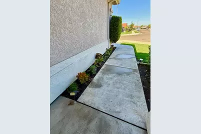 954 Avenida Real, Ceres, CA 95307 - Photo 2