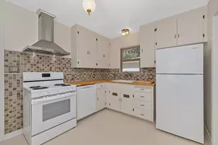 1381 54th St, Sacramento, CA 95819 - Photo 10