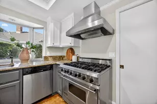 7328 Perera Cir, Sacramento, CA 95831 - Photo 22