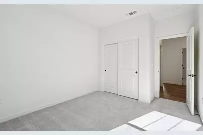 10340 W Hema Way, Elk Grove, CA 95757 - Photo 14