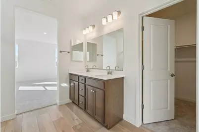 10324 W Hema Way, Elk Grove, CA 95757 - Photo 16