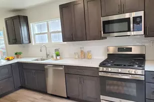 6859 Fresno St, Oakland, CA 94605 - Photo 10