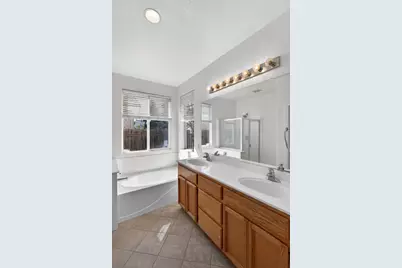 9666 Iris Meadow Way, Elk Grove, CA 95757 - Photo 38