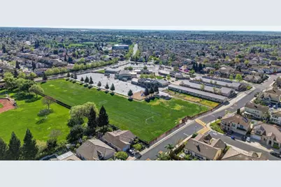 9666 Iris Meadow Way, Elk Grove, CA 95757 - Photo 52