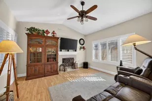 8800 Mannington St, Elk Grove, CA 95758 - Photo 16