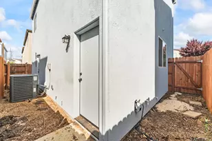 6776 Jujube Ln, Sacramento, CA 95828 - Photo 30