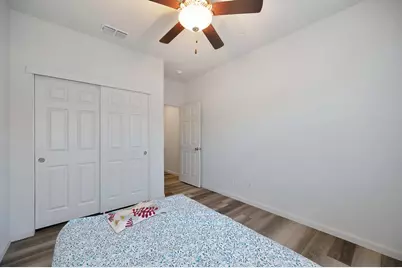 7905 Springarden Way, Sacramento, CA 95828 - Photo 18