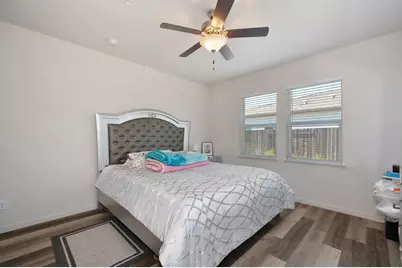 7905 Springarden Way, Sacramento, CA 95828 - Photo 14