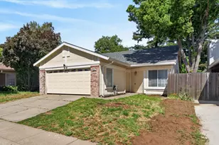 5331 Blue Sapphire Ct, Elk Grove, CA 95758 - Photo 2