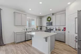 8025 Hughes Ct, Citrus Heights, CA 95610 - Photo 8