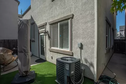 5012 Wuthering Avenue, Sacramento, CA 95823 - Photo 32