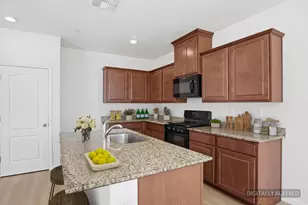 654 Flagstone Dr, Stockton, CA 95206 - Photo 2