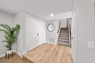 9813 Vista Grande Way, Elk Grove, CA 95624 - Photo 12