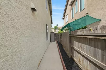 9475 Winding River Way, Elk Grove, CA 95624 - Photo 72