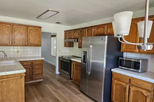 2420 Oakbrook Dr, Yuba City, CA 95993 - Photo 4