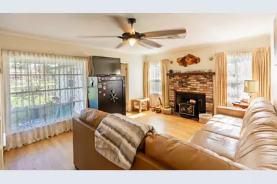 230 W 25th Street, Merced, CA 95340 - Photo 8