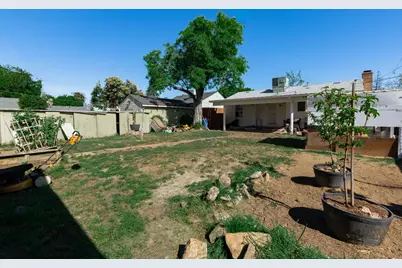 230 W 25th Street, Merced, CA 95340 - Photo 16