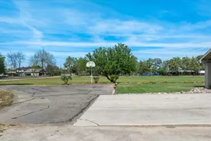 22082 Oleander Ave, Manteca, CA 95337 - Photo 8