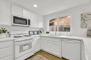 7843 Deer Creek Dr, Sacramento, CA 95823 - Photo 4