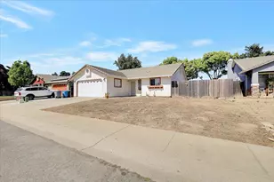 319 River Oaks Dr, Yuba City, CA 95991 - Photo 2