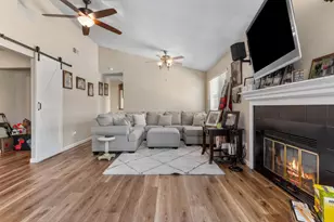 482 De Mar Dr, Sacramento, CA 95831 - Photo 8