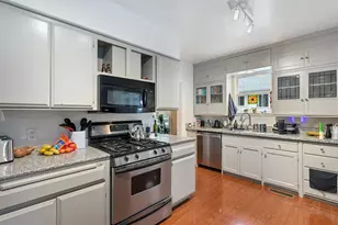 1917 26th St, Sacramento, CA 95816 - Photo 8