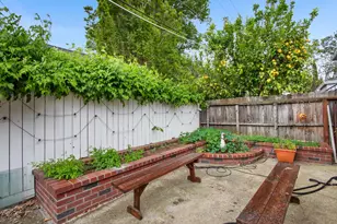 1917 26th St, Sacramento, CA 95816 - Photo 4