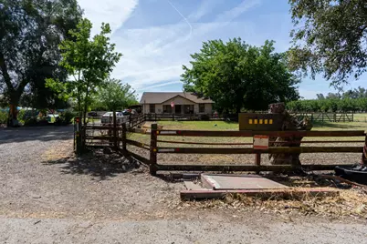 45777 Valeria Avenue, Dos Palos, CA 93620 - Photo 2