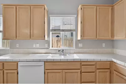 9795 W Taron Dr, Elk Grove, CA 95757 - Photo 22