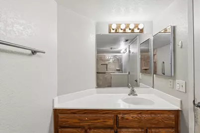 8536 Cord Way, Sacramento, CA 95828 - Photo 14