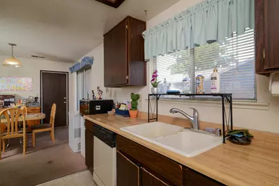 1289 Shobar Avenue, Sacramento, CA 95815 - Photo 6