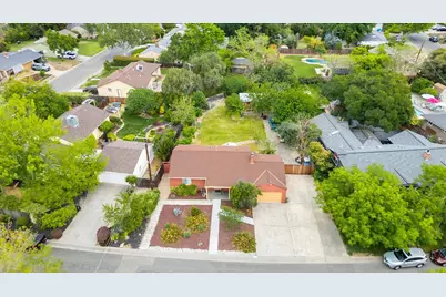 2740 Park Hills Dr, Sacramento, CA 95821 - Photo 32