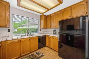 7505 Sunwest Ln, Sacramento, CA 95828 - Photo 12