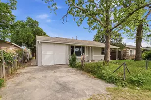 2436 Knoll St, Sacramento, CA 95815 - Photo 2