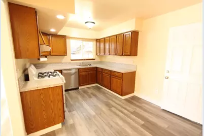 10492 Georgetown Drive, Rancho Cordova, CA 95670 - Photo 2