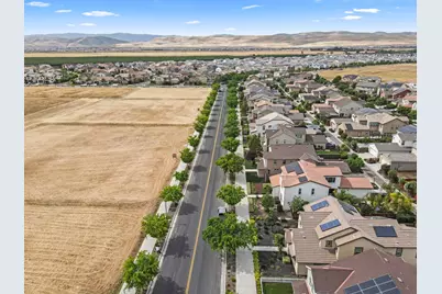 2341 Ellis Town Drive, Tracy, CA 95377 - Photo 4