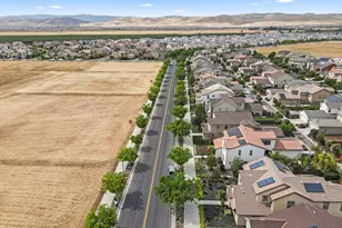 2341 Ellis Town Dr, Tracy, CA 95377 - Photo 4