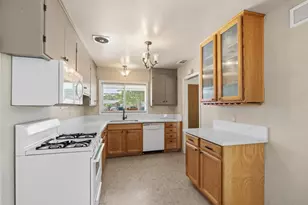 1437 W Elm St, Lodi, CA 95242 - Photo 10