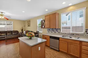 8850 Black Marlin Ct, Sacramento, CA 95828 - Photo 22