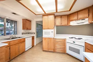 1604 January Dr, Modesto, CA 95358 - Photo 4