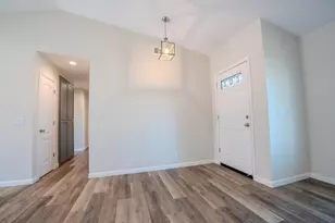 8329 New Hills Ct, Sacramento, CA 95828 - Photo 12