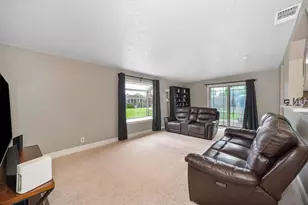 7042 Larchmont Dr, North Highlands, CA 95660 - Photo 14