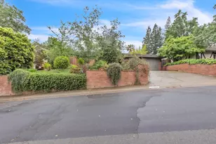 8484 Oakwind Ct, Orangevale, CA 95662 - Photo 4