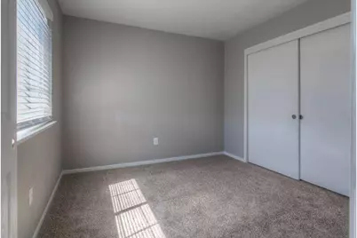 6871 Newport Cove Way, Sacramento, CA 95823 - Photo 16