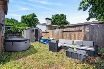 7803 Orchard Woods Circle, Sacramento, CA 95828 - Photo 20