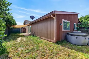 7803 Orchard Woods Cir, Sacramento, CA 95828 - Photo 20